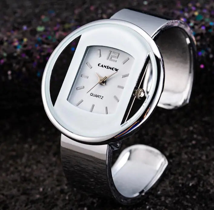 Luxury Bracelet Watches: Elegant Quartz Timepieces